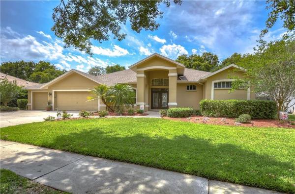 RIVER HILLS COUNTRY CLUB