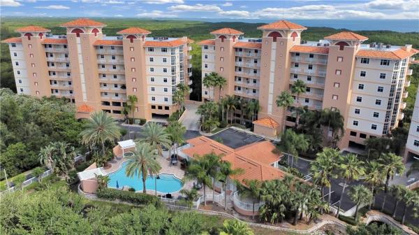 GRANDE VERANDAHS ON THE BAY