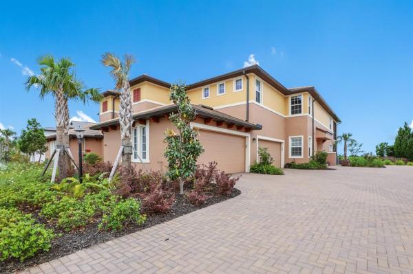 CLUBSIDE AT COUNTRY CLUB EAST PH IX