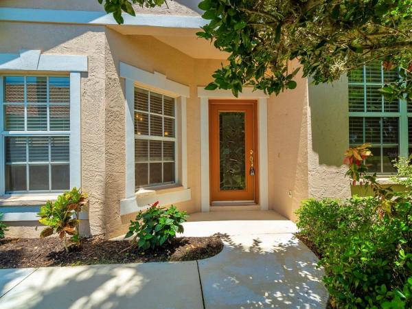 PELICAN POINTE GOLF & COUNTRY CLUB