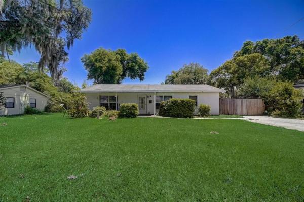 TAVARES LAKEWOOD PARK