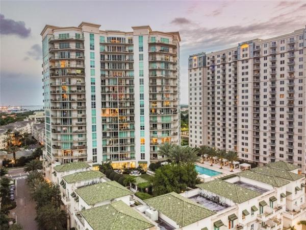 THE PLAZA HARBOUR ISLAND A CON