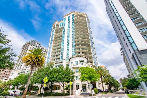 THE PLAZA HARBOUR ISLAND A CON