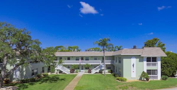 GREEN DOLPHIN PARK CONDO