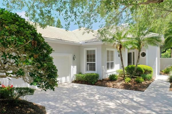 BISHOPS COURT AT OAKS PRESERVE