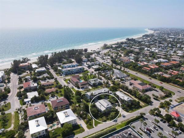 THE VILLAGE AT HOLMES BEACH