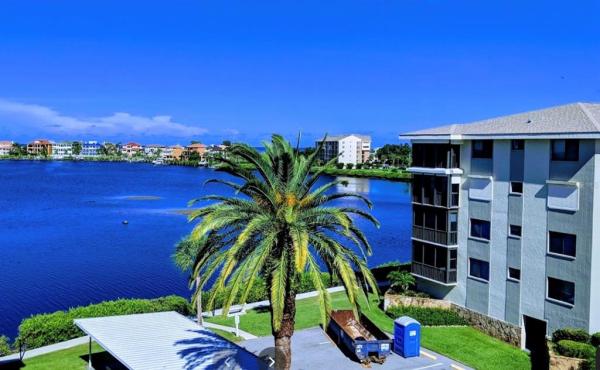 SAND PEBBLE POINTE CONDO 03