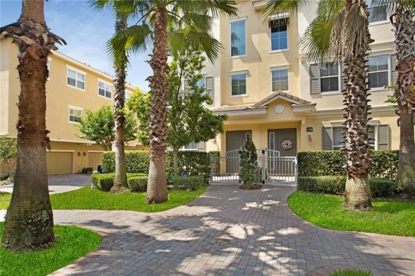 GRANDE OAKS AT HEATHROW