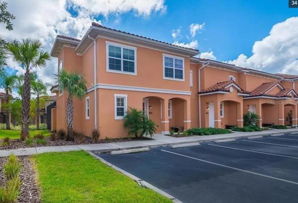 REGAL OAKS AT OLD TOWN