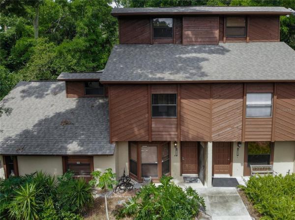 VINEYARD CONDO PH 03