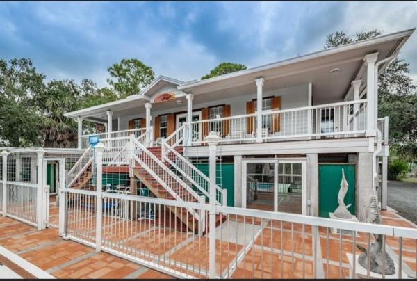 TAMPA TARPON SPGS LAND CO