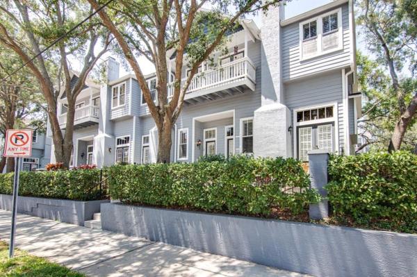 BAYSWATER CLOSE AT OLDE HYDE P