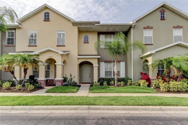 HAMPTON LAKES AT MAIN STREET