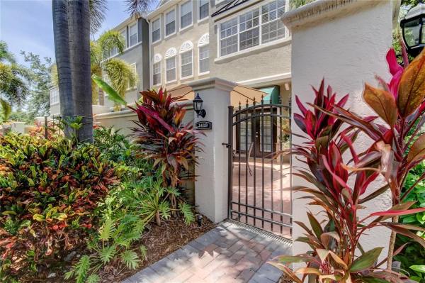 HARBOURSIDE AT HARBOUR ISLAND