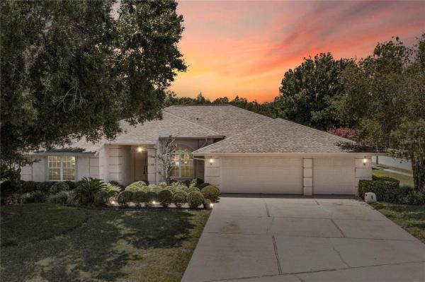 LAKESHORE VILLAGE AT WOODFIELD