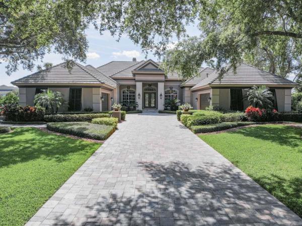 HEATHROW COUNTRY ESTATE