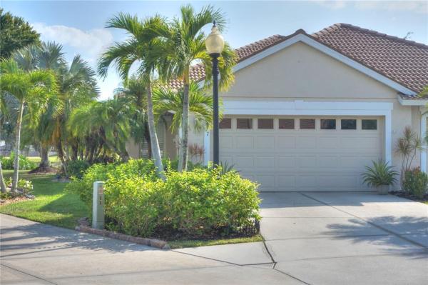 PELICAN POINTE GOLF & COUNTRY CLUB