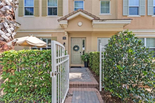 GRANDE OAKS AT HEATHROW