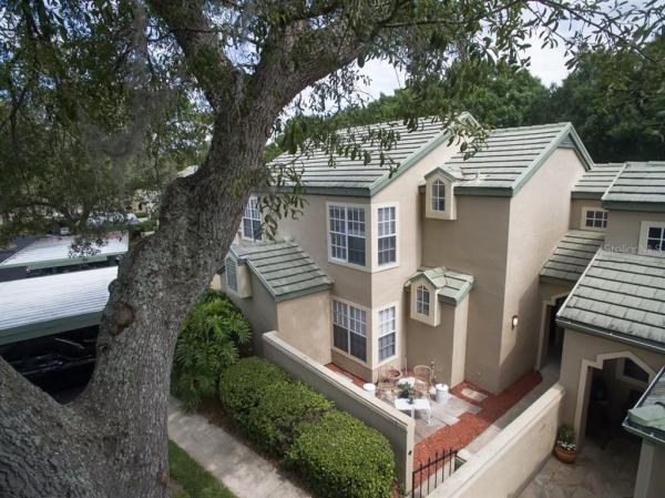 BARCLAY PLACE A CONDO