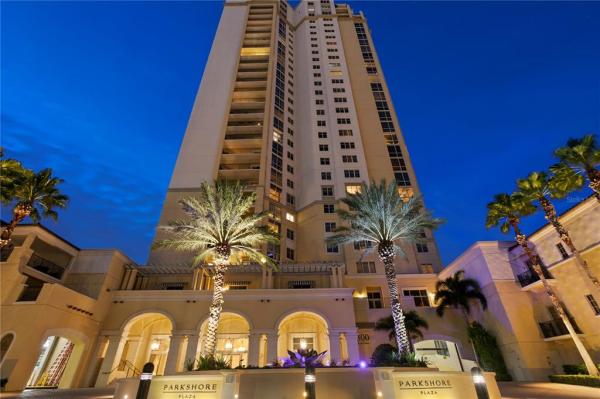 PARKSHORE PLAZA CONDO