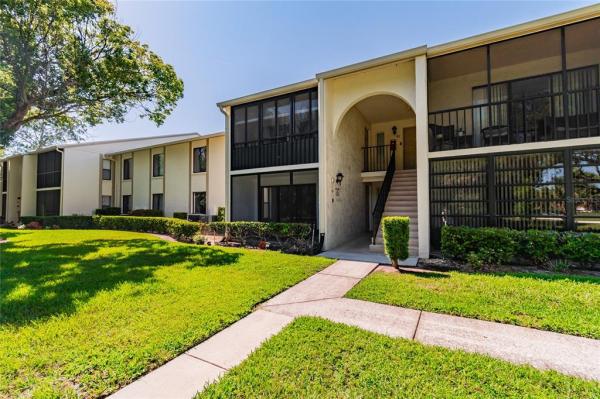 PINE RIDGE AT LAKE TARPON VILLAGE