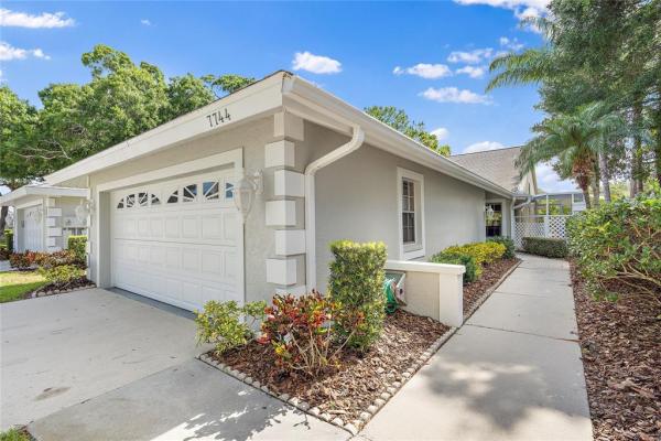 CLUB VILLAS AT PALM AIRE PH I