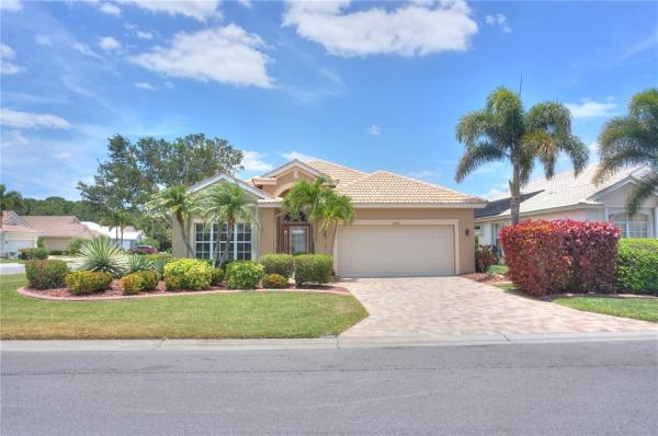 PELICAN POINTE GOLF & COUNTRY CLUB