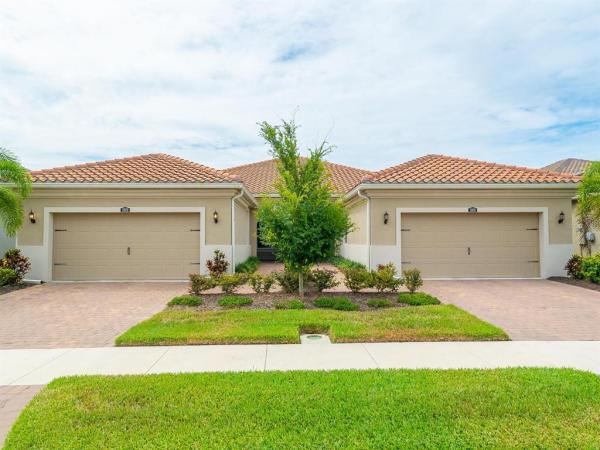 RENAISSANCE/WEST VILLAGE PH 1