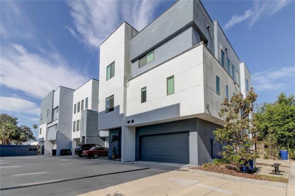 1910 URBAN NORTH TWNHMS