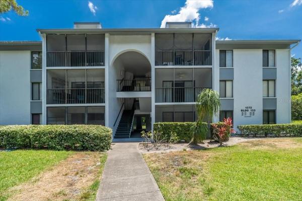 PINE RIDGE AT LAKE TARPON VILLAGE