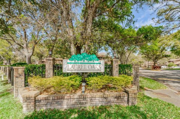 LAUREL OAKS AT COUNTRY WOODS CONDO