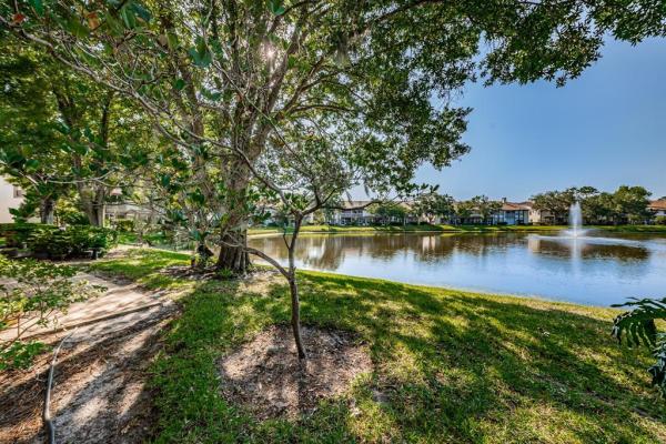 LAUREL OAKS AT EAST LAKE