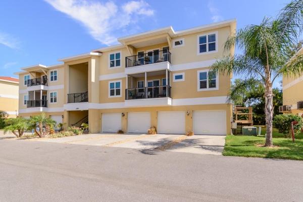 REGENCY PALMS CONDO BLDG 2