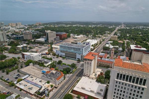 CITYSCAPE AT COURTHOUSE CENTRE