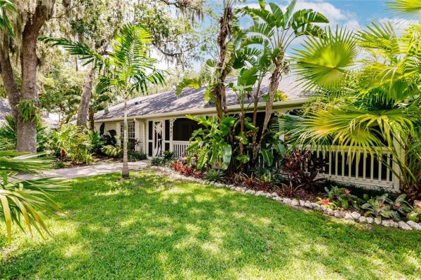 DEER RUN AT PALM VIEW