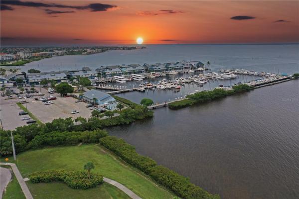 SUNSET BREEZES BLDG 03