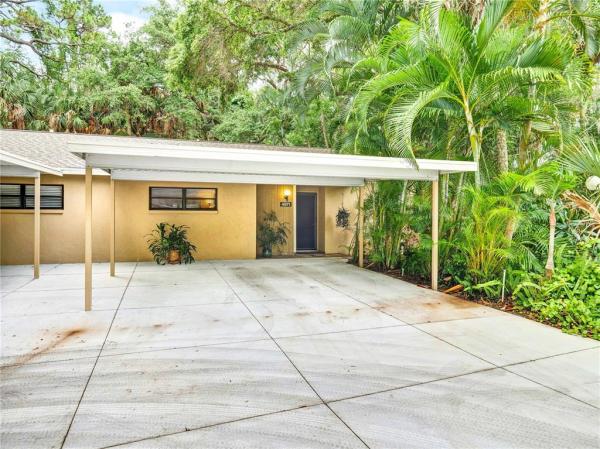 VILLAGE GARDENS PH 1