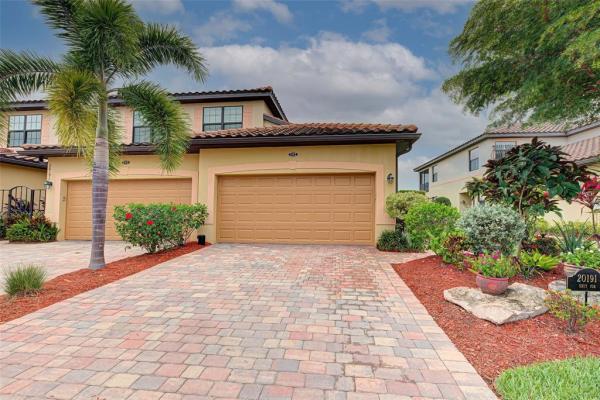 COACH HOMES 1 AT GRAN PARADISO, GRAN PARADISO