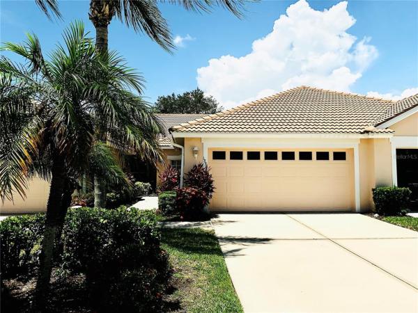 PELICAN POINTE GOLF & COUNTRY