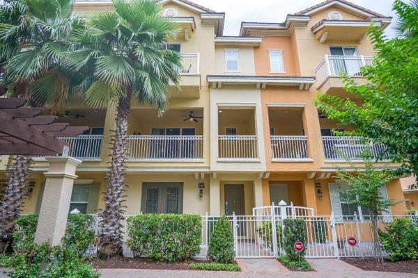 GRANDE OAKS AT HEATHROW