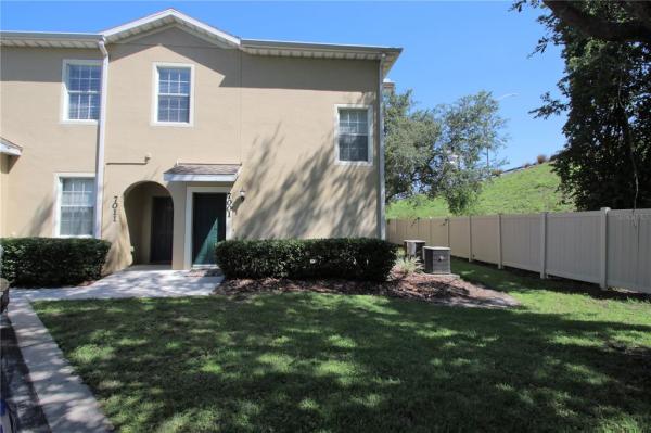 VILLAS AT CHASE GROVES CONDOMINUM