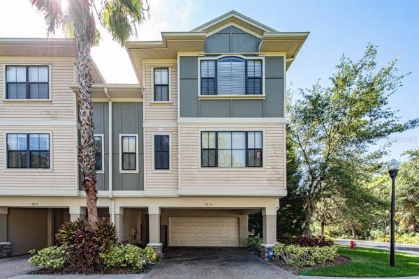 TOWNHOMES AT PELICAN POINTE