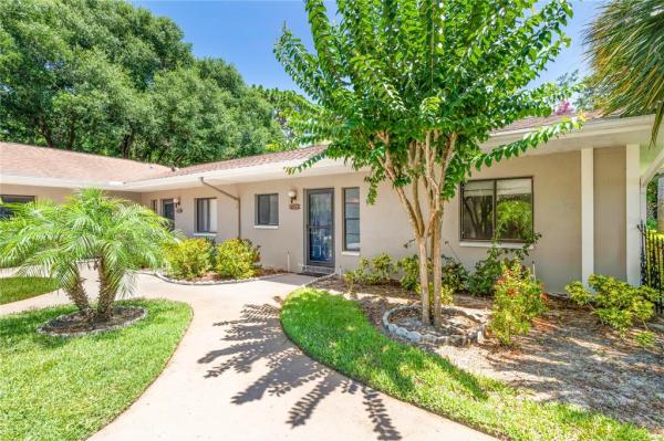 COUNTRY OAKS CONDO 01