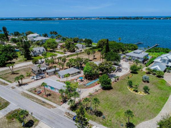 TYLER & DARLING ADD 01