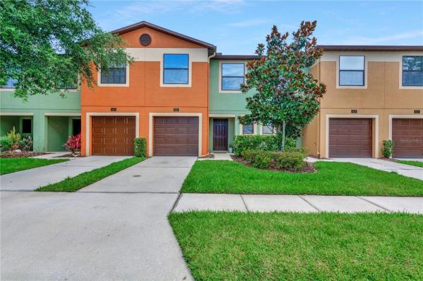 EDGEWATER AT LAKE BRANDON