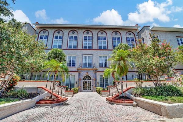 701 MIRROR LAKE CONDO