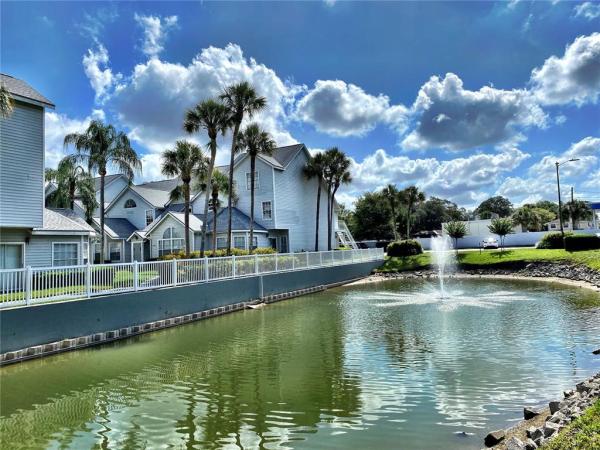 CARROLLWOOD GABLES A CONDO