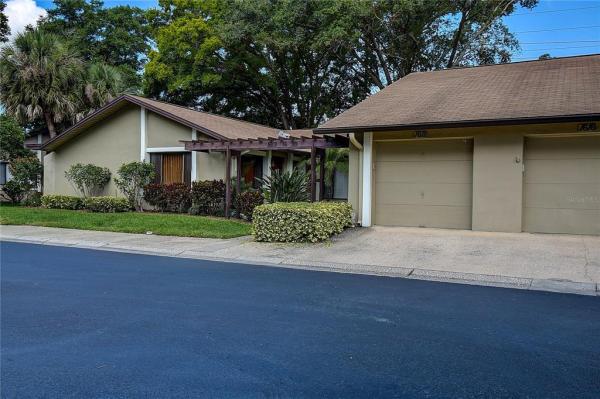 BRAEMOOR LAKE VILLAS