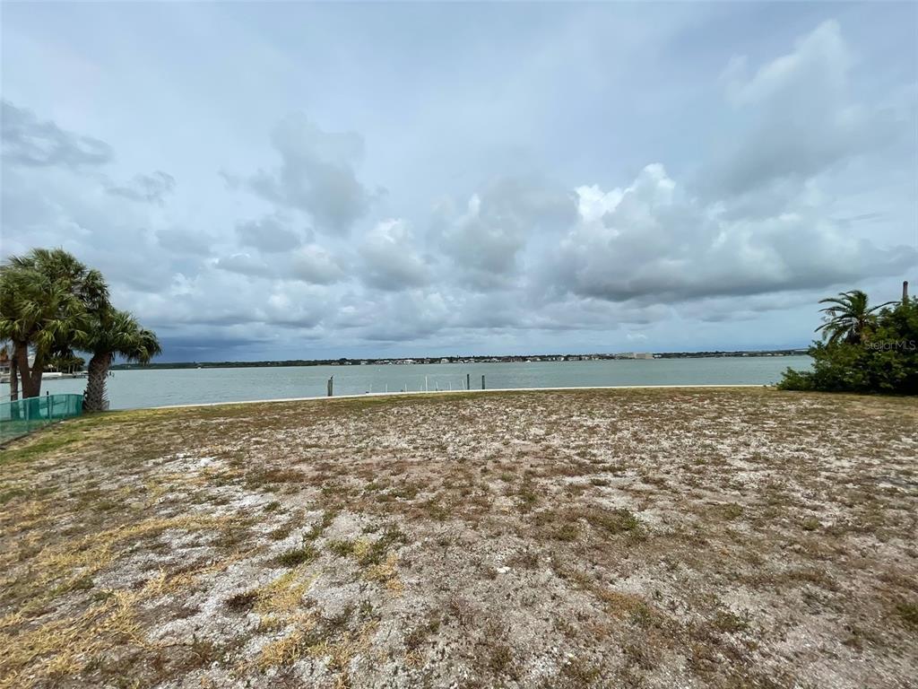 HOWARD ESTATES - фото