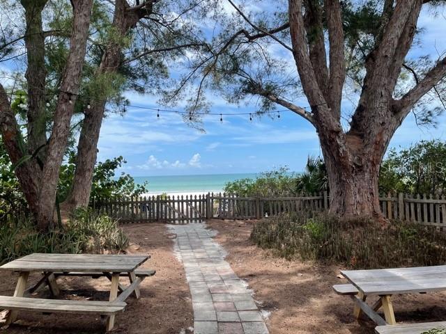 INDIAN BEACH MANOR - фото